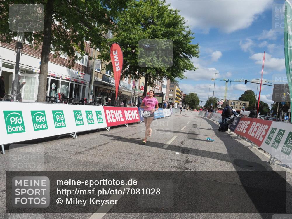 15.09.2024 - PSD Bank Halbmarathon Miley Keyser http://msf.ph/oto/7081028 15.09.2024 12:55:09 Ziel 3210 meine-sportfotos.de