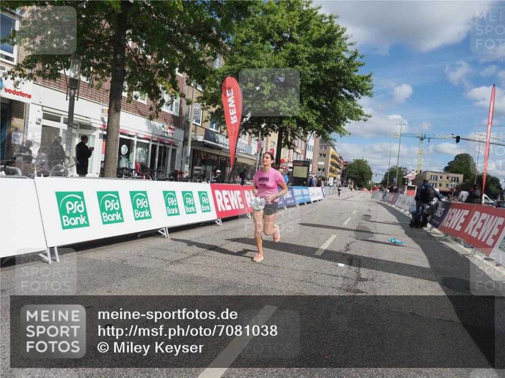 15.09.2024 - PSD Bank Halbmarathon Miley Keyser http://msf.ph/oto/7081038 15.09.2024 12:55:10 Ziel 3210 meine-sportfotos.de