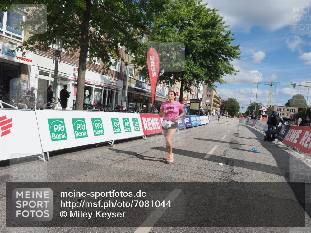 15.09.2024 - PSD Bank Halbmarathon Miley Keyser http://msf.ph/oto/7081044 15.09.2024 12:55:10 Ziel 3210 meine-sportfotos.de