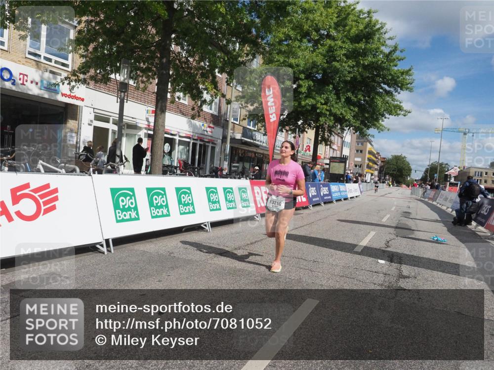 15.09.2024 - PSD Bank Halbmarathon Miley Keyser http://msf.ph/oto/7081052 15.09.2024 12:55:10 Ziel 3210 meine-sportfotos.de