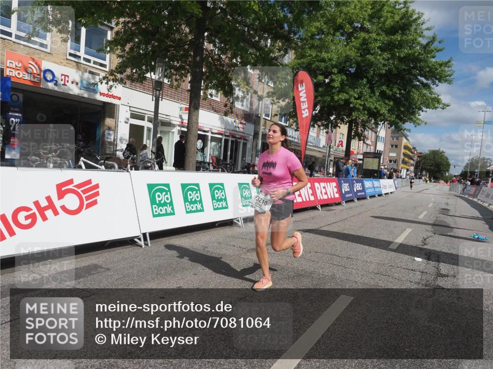 15.09.2024 - PSD Bank Halbmarathon Miley Keyser http://msf.ph/oto/7081064 15.09.2024 12:55:11 Ziel 3210 meine-sportfotos.de