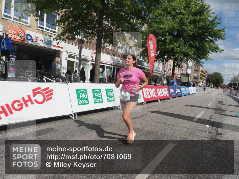 15.09.2024 - PSD Bank Halbmarathon Miley Keyser http://msf.ph/oto/7081069 15.09.2024 12:55:11 Ziel 3210 meine-sportfotos.de