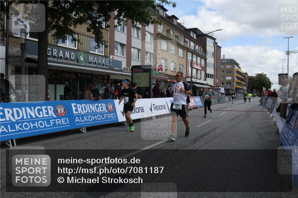 15.09.2024 - PSD Bank Halbmarathon Michael Strokosch http://msf.ph/oto/7081187 15.09.2024 12:26:17 Ziel 2183, 2186, 3086, 3156, 3157, 3237, 3342, 3489 meine-sportfotos.de
