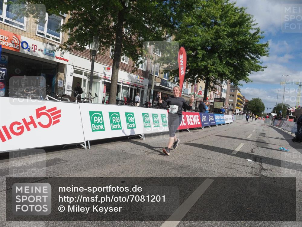15.09.2024 - PSD Bank Halbmarathon Miley Keyser http://msf.ph/oto/7081201 15.09.2024 12:56:20 Ziel 3492 meine-sportfotos.de