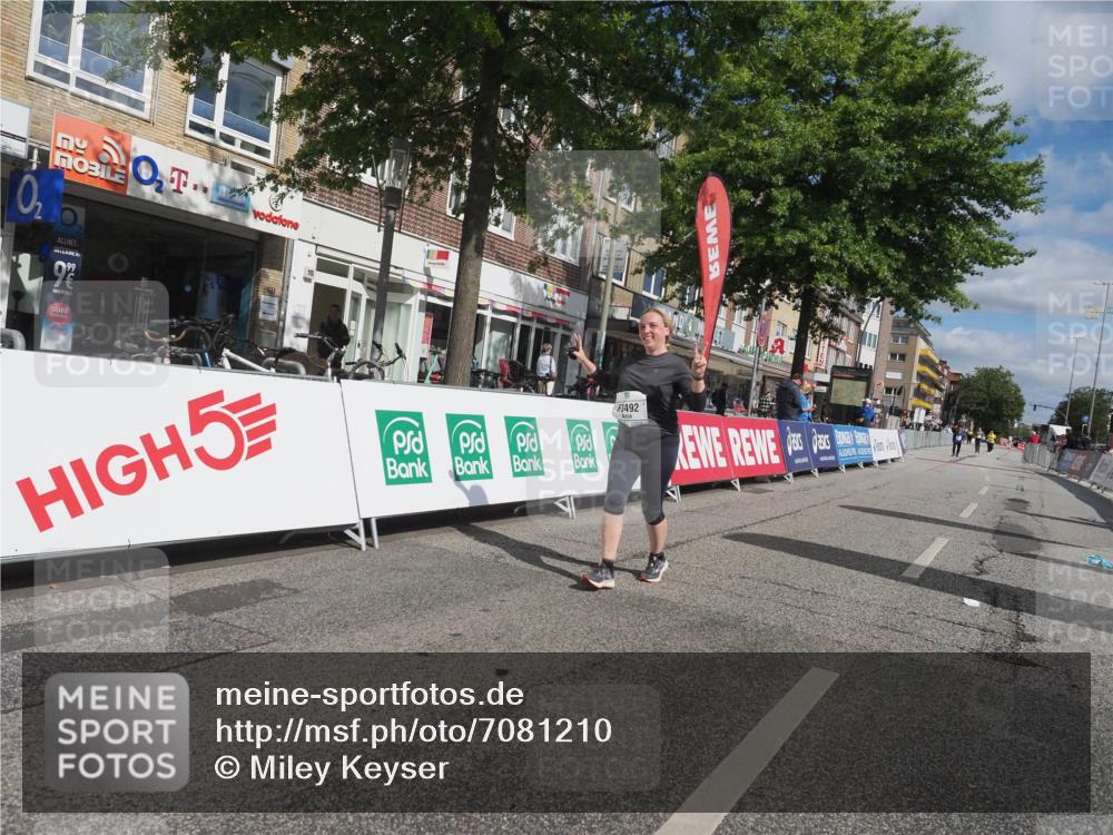 15.09.2024 - PSD Bank Halbmarathon Miley Keyser http://msf.ph/oto/7081210 15.09.2024 12:56:21 Ziel 3492 meine-sportfotos.de