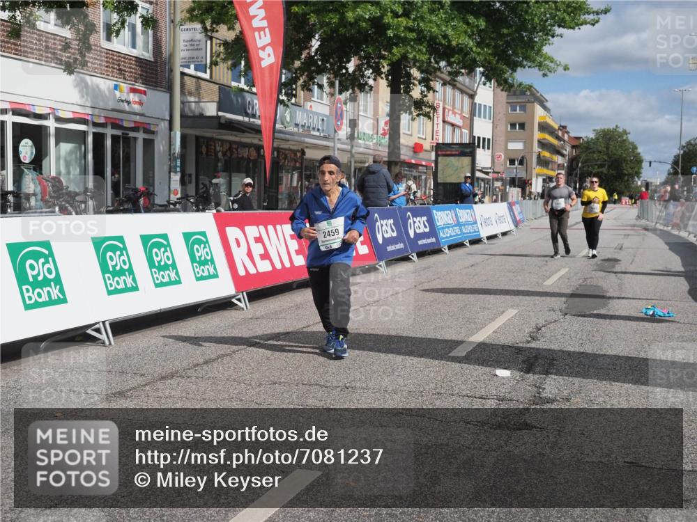 15.09.2024 - PSD Bank Halbmarathon Miley Keyser http://msf.ph/oto/7081237 15.09.2024 12:56:38 Ziel 2459, 2460, 3487 meine-sportfotos.de