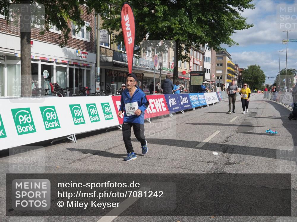 15.09.2024 - PSD Bank Halbmarathon Miley Keyser http://msf.ph/oto/7081242 15.09.2024 12:56:39 Ziel 2459, 2460, 3487 meine-sportfotos.de