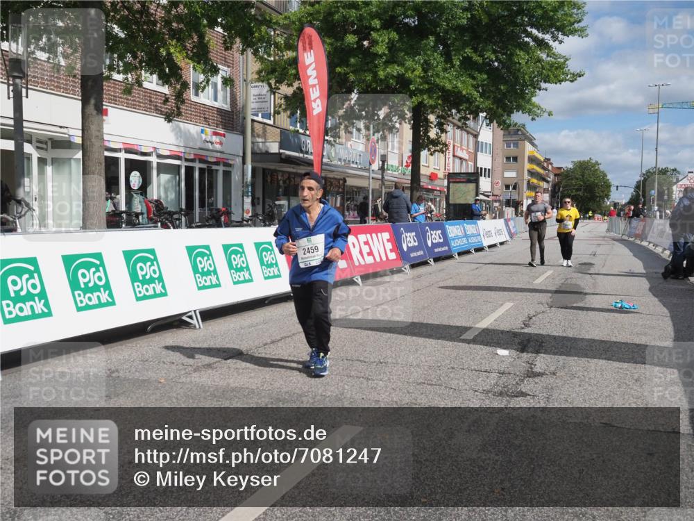 15.09.2024 - PSD Bank Halbmarathon Miley Keyser http://msf.ph/oto/7081247 15.09.2024 12:56:39 Ziel 2459, 2460, 3487 meine-sportfotos.de