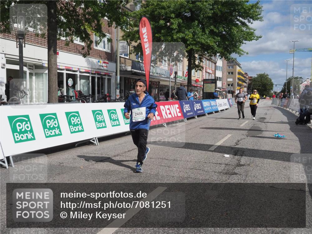 15.09.2024 - PSD Bank Halbmarathon Miley Keyser http://msf.ph/oto/7081251 15.09.2024 12:56:39 Ziel 2459, 2460, 3487 meine-sportfotos.de
