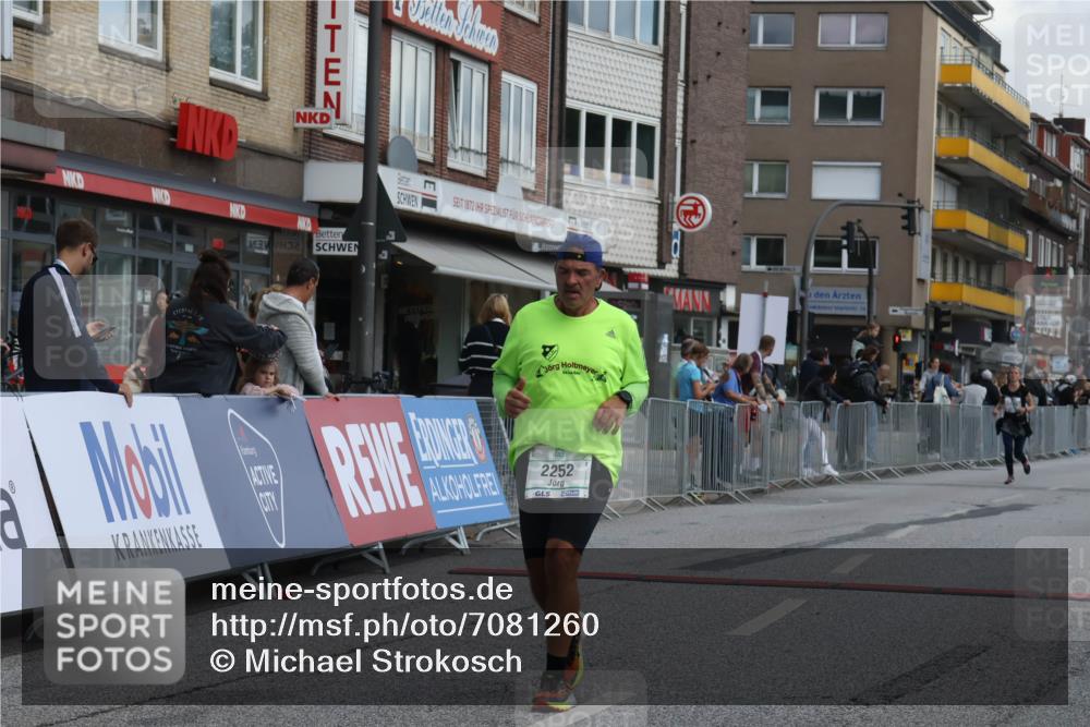 15.09.2024 - PSD Bank Halbmarathon Michael Strokosch http://msf.ph/oto/7081260 15.09.2024 12:26:29 Ziel 2252, 3237, 3489 meine-sportfotos.de