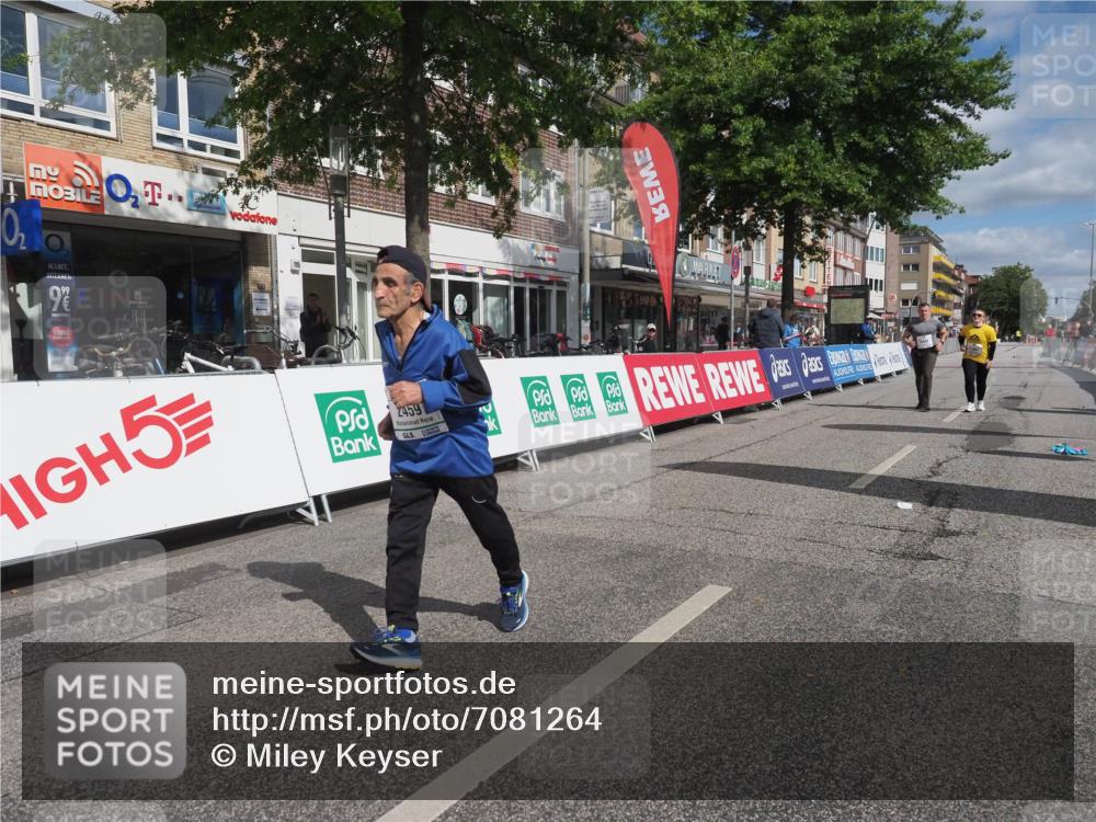 15.09.2024 - PSD Bank Halbmarathon Miley Keyser http://msf.ph/oto/7081264 15.09.2024 12:56:40 Ziel 2459, 2460, 3487 meine-sportfotos.de