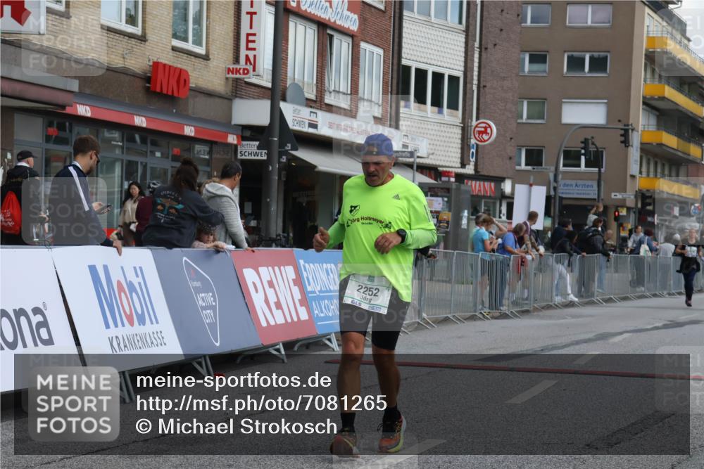 15.09.2024 - PSD Bank Halbmarathon Michael Strokosch http://msf.ph/oto/7081265 15.09.2024 12:26:30 Ziel 2252, 3237, 3489 meine-sportfotos.de