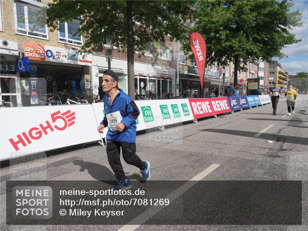 15.09.2024 - PSD Bank Halbmarathon Miley Keyser http://msf.ph/oto/7081269 15.09.2024 12:56:40 Ziel 2459, 2460, 3487 meine-sportfotos.de