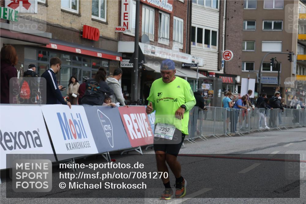 15.09.2024 - PSD Bank Halbmarathon Michael Strokosch http://msf.ph/oto/7081270 15.09.2024 12:26:30 Ziel 2252, 3237, 3489 meine-sportfotos.de