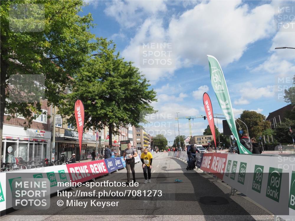 15.09.2024 - PSD Bank Halbmarathon Miley Keyser http://msf.ph/oto/7081273 15.09.2024 12:56:42 Ziel 2459, 2460, 3487 meine-sportfotos.de