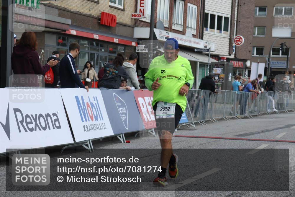 15.09.2024 - PSD Bank Halbmarathon Michael Strokosch http://msf.ph/oto/7081274 15.09.2024 12:26:30 Ziel 2252, 3237, 3489 meine-sportfotos.de