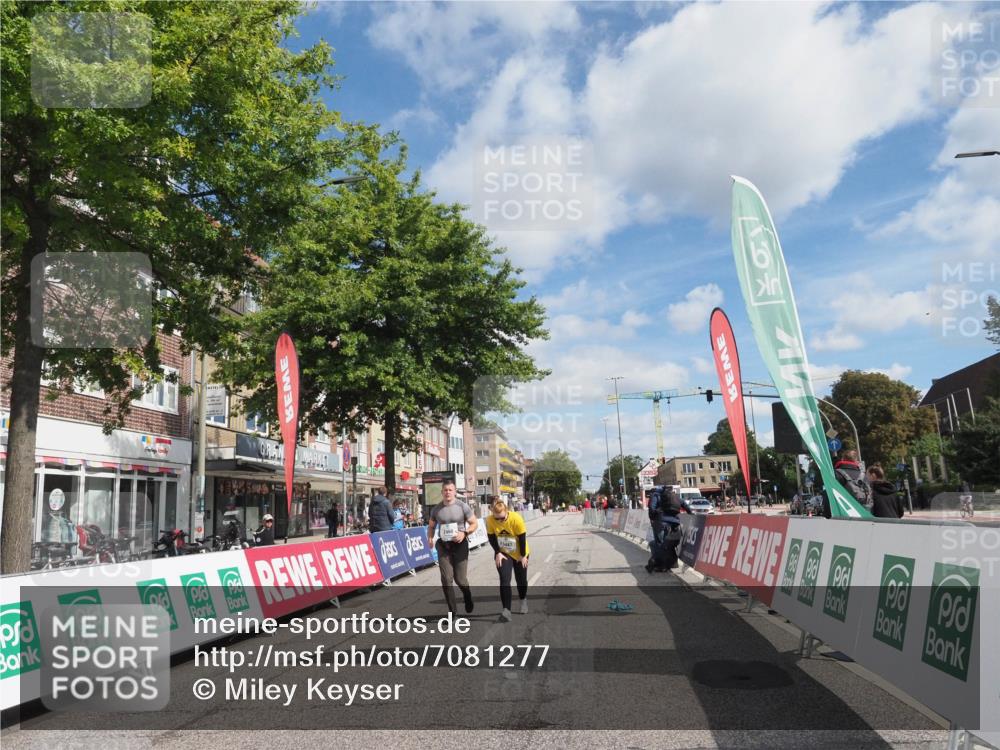 15.09.2024 - PSD Bank Halbmarathon Miley Keyser http://msf.ph/oto/7081277 15.09.2024 12:56:42 Ziel 2459, 2460, 3487 meine-sportfotos.de