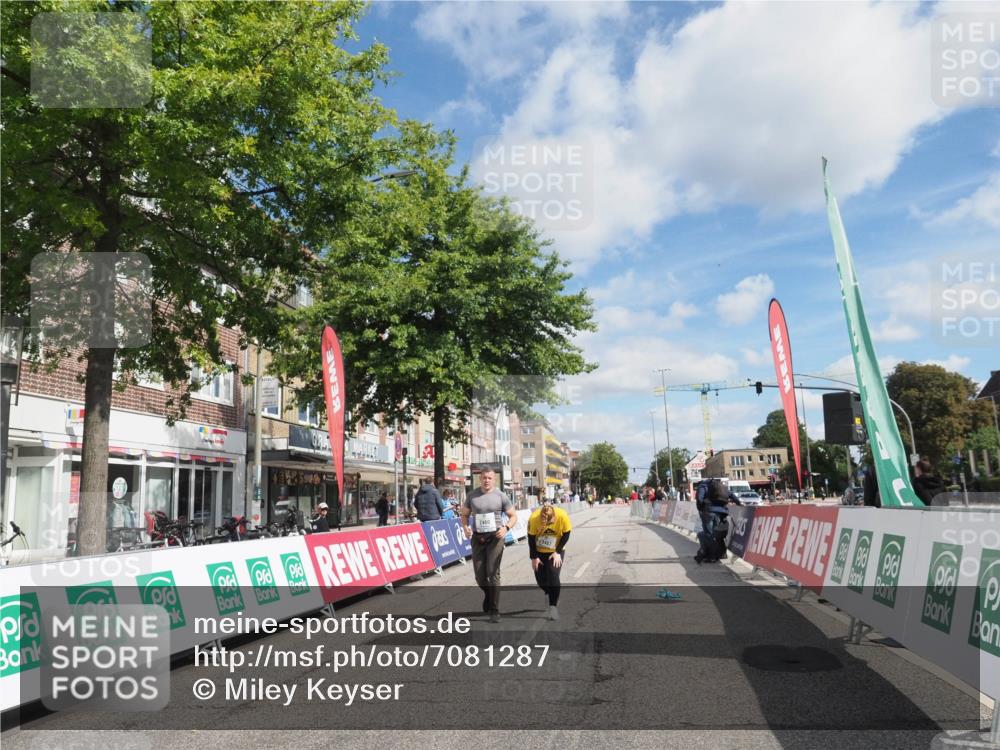 15.09.2024 - PSD Bank Halbmarathon Miley Keyser http://msf.ph/oto/7081287 15.09.2024 12:56:43 Ziel 2459, 2460, 3487 meine-sportfotos.de