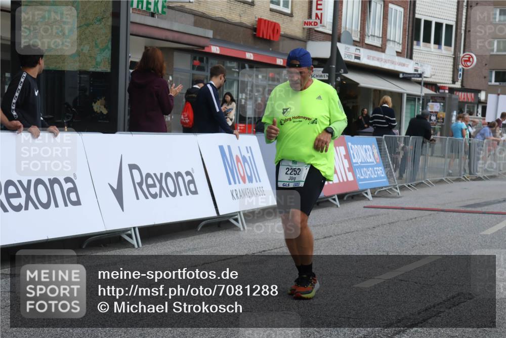 15.09.2024 - PSD Bank Halbmarathon Michael Strokosch http://msf.ph/oto/7081288 15.09.2024 12:26:31 Ziel 2252, 3237, 3489 meine-sportfotos.de