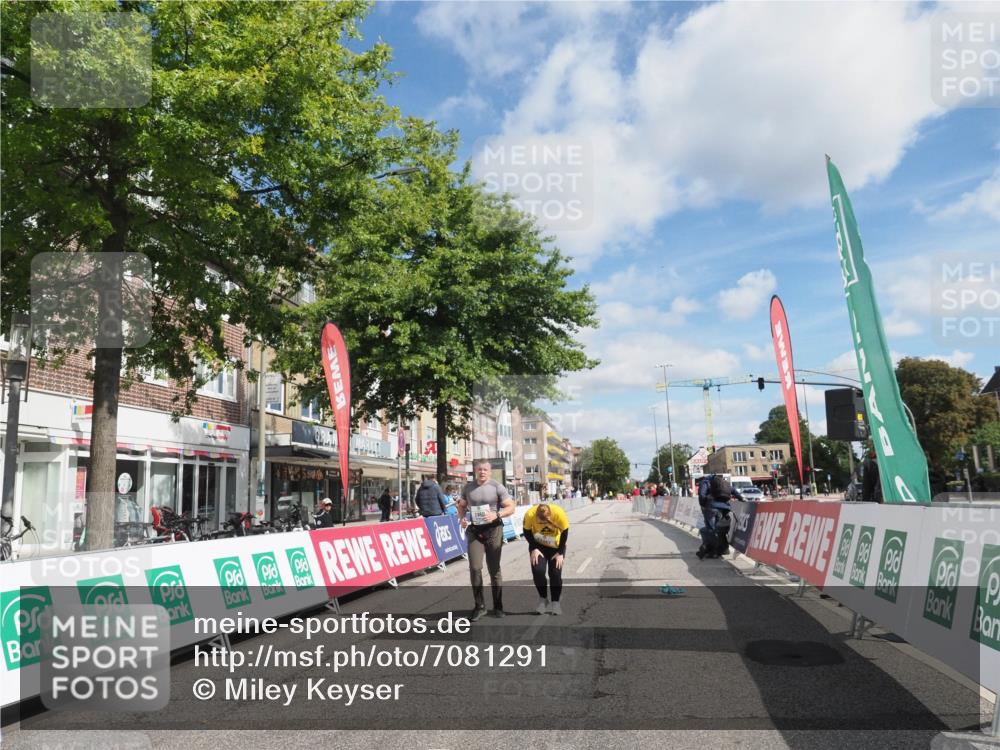 15.09.2024 - PSD Bank Halbmarathon Miley Keyser http://msf.ph/oto/7081291 15.09.2024 12:56:43 Ziel 2459, 2460, 3487 meine-sportfotos.de