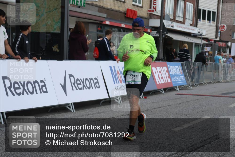 15.09.2024 - PSD Bank Halbmarathon Michael Strokosch http://msf.ph/oto/7081292 15.09.2024 12:26:31 Ziel 2252, 3237, 3489 meine-sportfotos.de