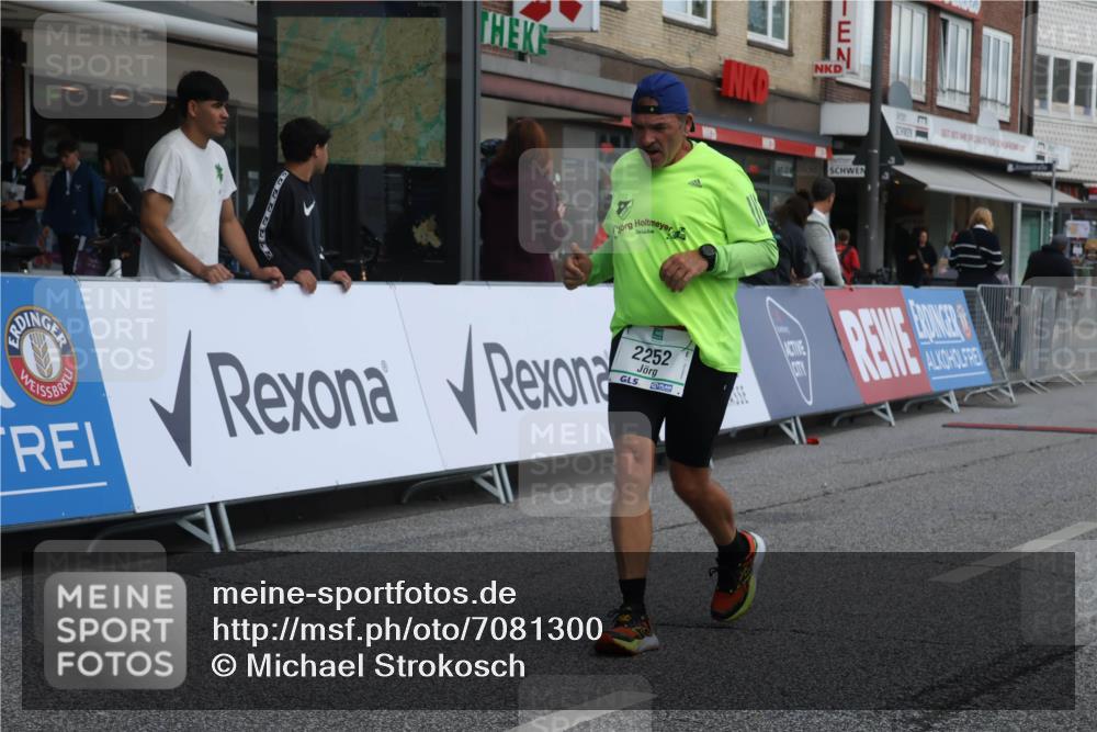 15.09.2024 - PSD Bank Halbmarathon Michael Strokosch http://msf.ph/oto/7081300 15.09.2024 12:26:31 Ziel 2252, 3237, 3489 meine-sportfotos.de
