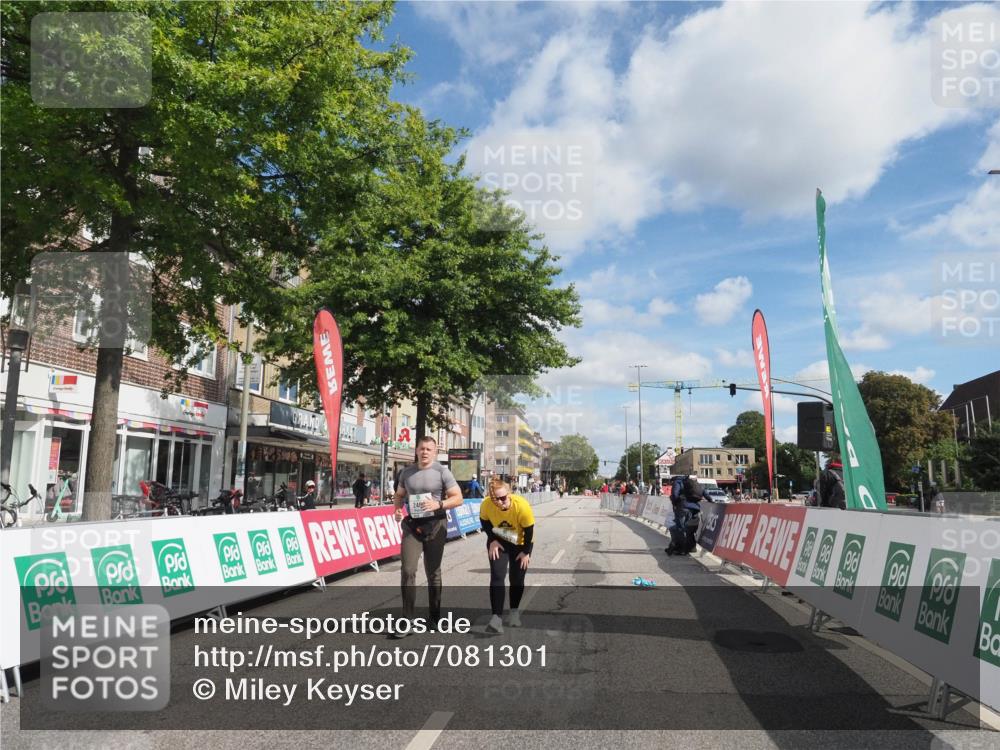 15.09.2024 - PSD Bank Halbmarathon Miley Keyser http://msf.ph/oto/7081301 15.09.2024 12:56:44 Ziel 2459, 2460, 3487 meine-sportfotos.de