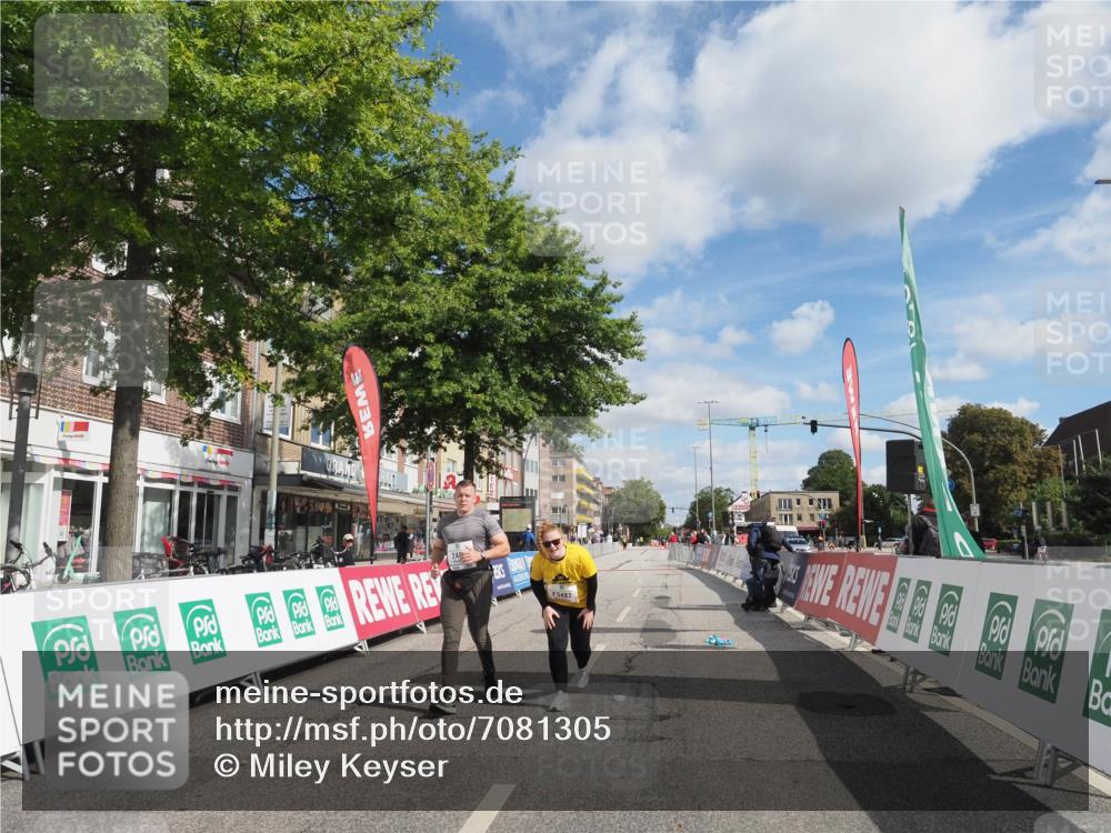 15.09.2024 - PSD Bank Halbmarathon Miley Keyser http://msf.ph/oto/7081305 15.09.2024 12:56:44 Ziel 2459, 2460, 3487 meine-sportfotos.de