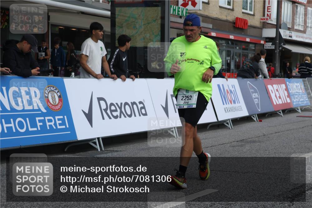 15.09.2024 - PSD Bank Halbmarathon Michael Strokosch http://msf.ph/oto/7081306 15.09.2024 12:26:31 Ziel 2252, 3237, 3489 meine-sportfotos.de
