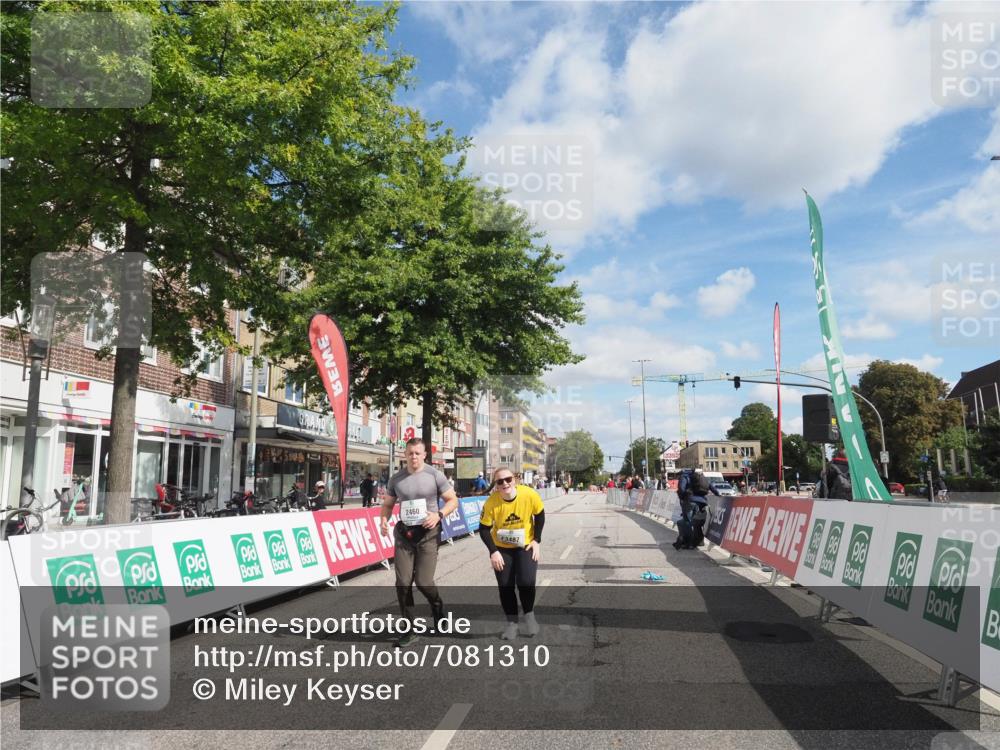 15.09.2024 - PSD Bank Halbmarathon Miley Keyser http://msf.ph/oto/7081310 15.09.2024 12:56:44 Ziel 2459, 2460, 3487 meine-sportfotos.de