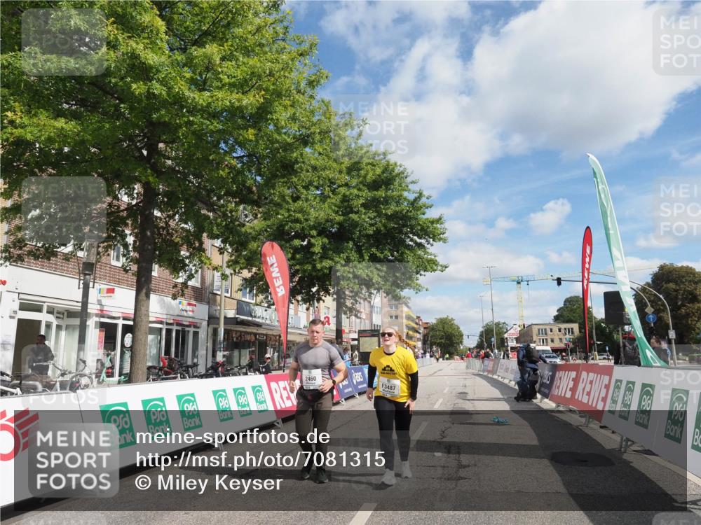 15.09.2024 - PSD Bank Halbmarathon Miley Keyser http://msf.ph/oto/7081315 15.09.2024 12:56:44 Ziel 2459, 2460, 3487 meine-sportfotos.de