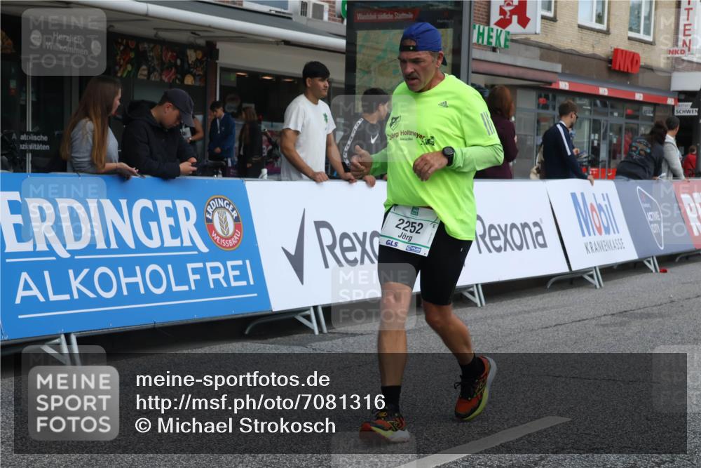 15.09.2024 - PSD Bank Halbmarathon Michael Strokosch http://msf.ph/oto/7081316 15.09.2024 12:26:32 Ziel 2252, 3237, 3374, 3489 meine-sportfotos.de