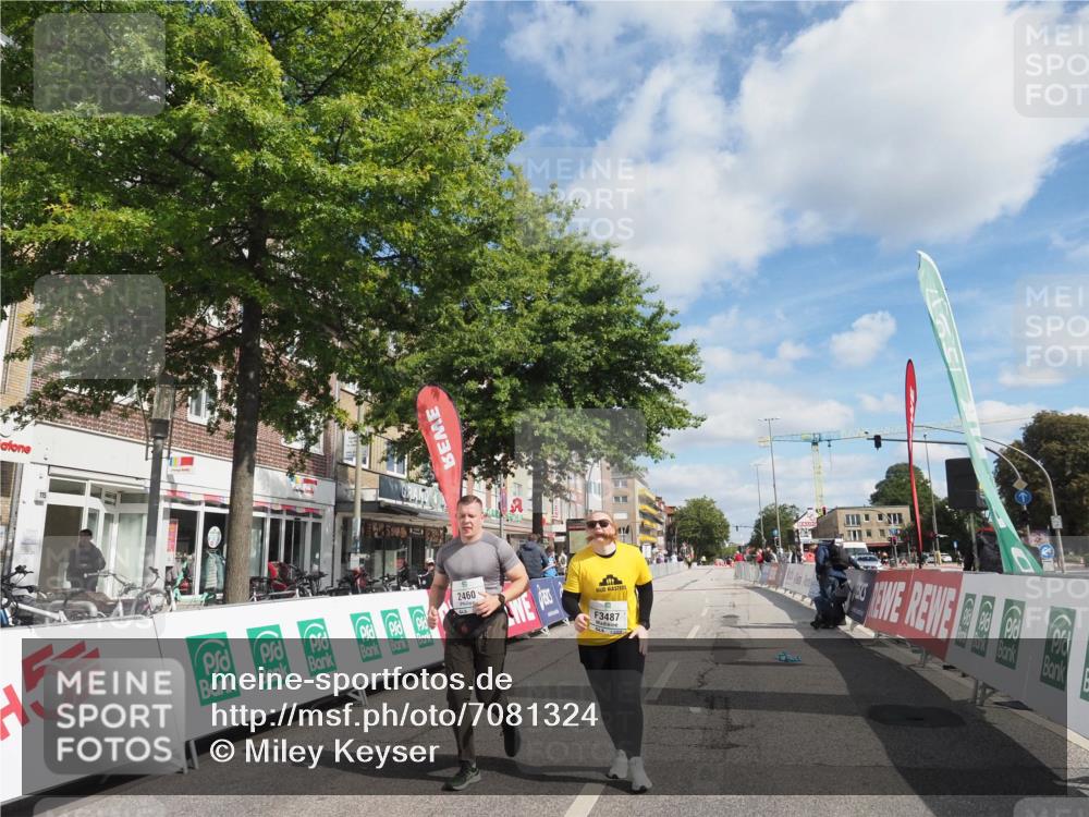15.09.2024 - PSD Bank Halbmarathon Miley Keyser http://msf.ph/oto/7081324 15.09.2024 12:56:45 Ziel 2459, 2460, 3487 meine-sportfotos.de