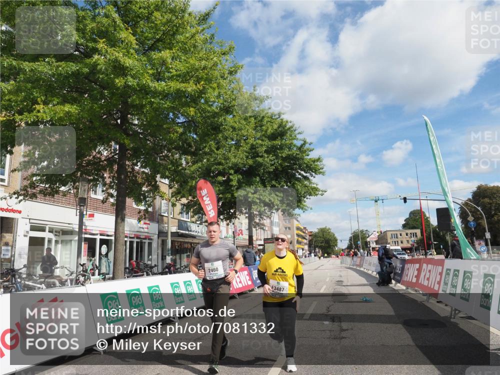 15.09.2024 - PSD Bank Halbmarathon Miley Keyser http://msf.ph/oto/7081332 15.09.2024 12:56:45 Ziel 2459, 2460, 3487 meine-sportfotos.de