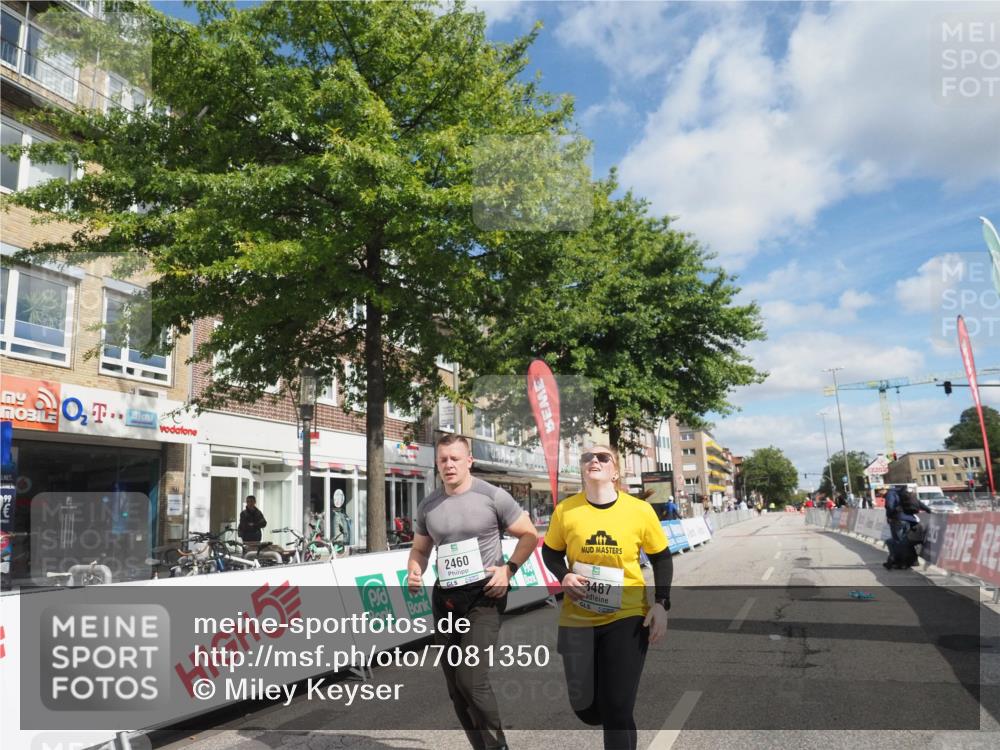 15.09.2024 - PSD Bank Halbmarathon Miley Keyser http://msf.ph/oto/7081350 15.09.2024 12:56:45 Ziel 2459, 2460, 3487 meine-sportfotos.de