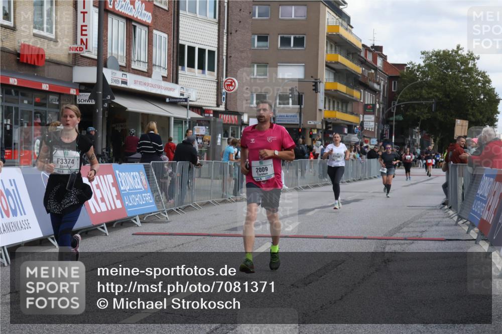 15.09.2024 - PSD Bank Halbmarathon Michael Strokosch http://msf.ph/oto/7081371 15.09.2024 12:26:41 Ziel 2009, 3128, 3374 meine-sportfotos.de