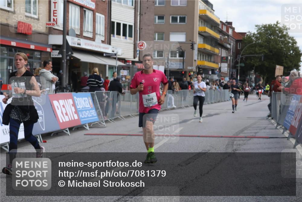 15.09.2024 - PSD Bank Halbmarathon Michael Strokosch http://msf.ph/oto/7081379 15.09.2024 12:26:41 Ziel 2009, 3128, 3374 meine-sportfotos.de