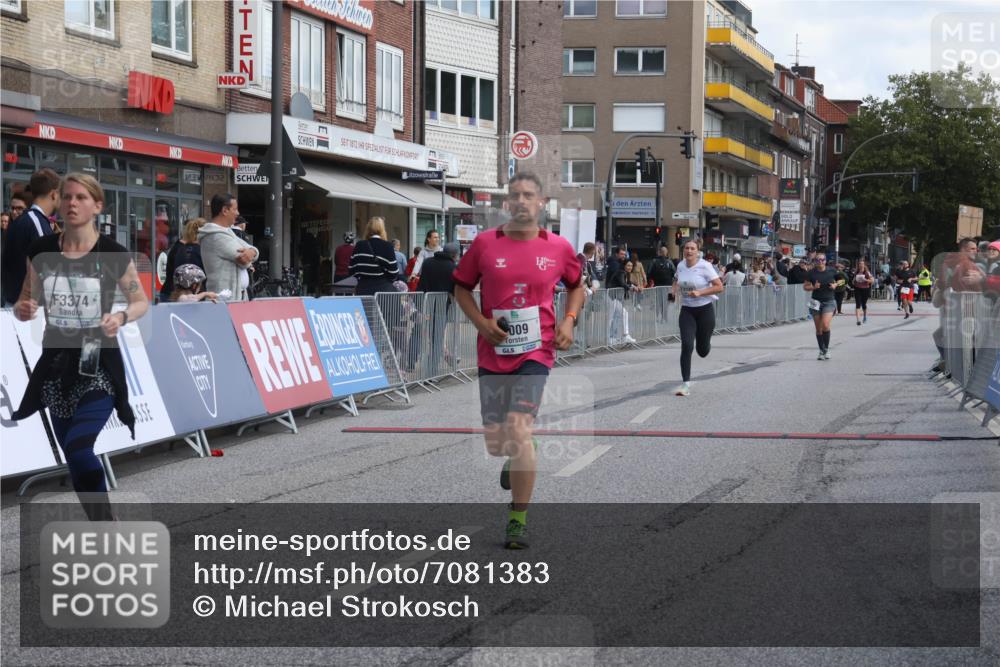 15.09.2024 - PSD Bank Halbmarathon Michael Strokosch http://msf.ph/oto/7081383 15.09.2024 12:26:41 Ziel 2009, 3128, 3374 meine-sportfotos.de