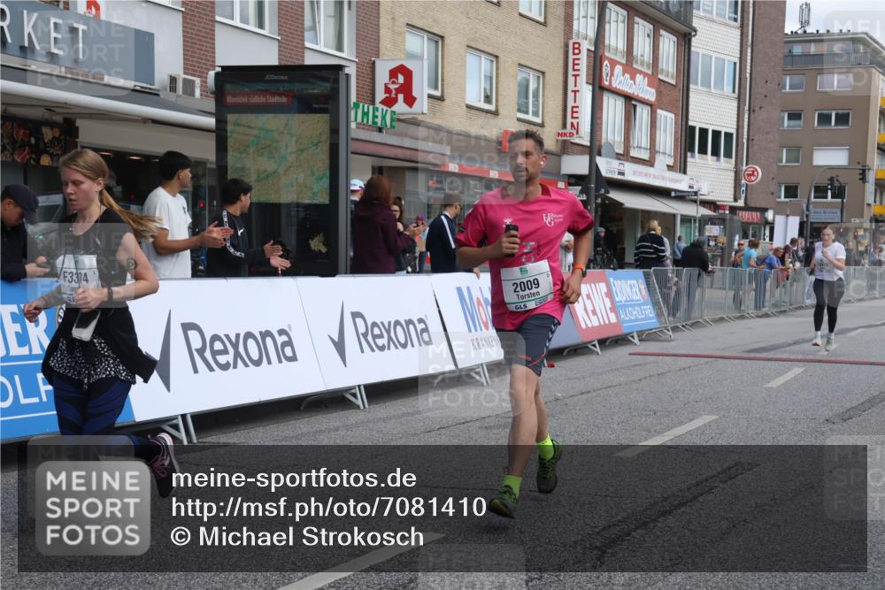 15.09.2024 - PSD Bank Halbmarathon Michael Strokosch http://msf.ph/oto/7081410 15.09.2024 12:26:43 Ziel 2009, 3128, 3374, 3490 meine-sportfotos.de