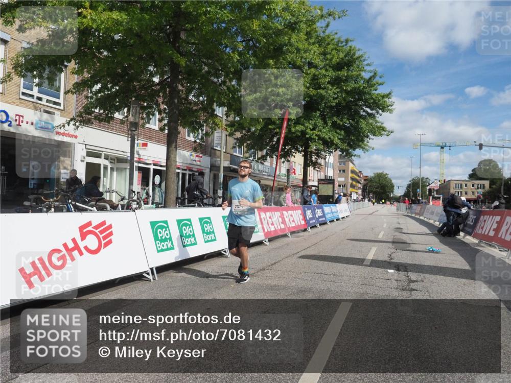 15.09.2024 - PSD Bank Halbmarathon Miley Keyser http://msf.ph/oto/7081432 15.09.2024 12:57:52 Ziel 2371 meine-sportfotos.de