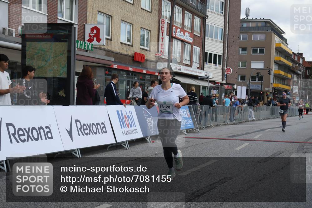 15.09.2024 - PSD Bank Halbmarathon Michael Strokosch http://msf.ph/oto/7081455 15.09.2024 12:26:46 Ziel 2009, 3128, 3374, 3490 meine-sportfotos.de