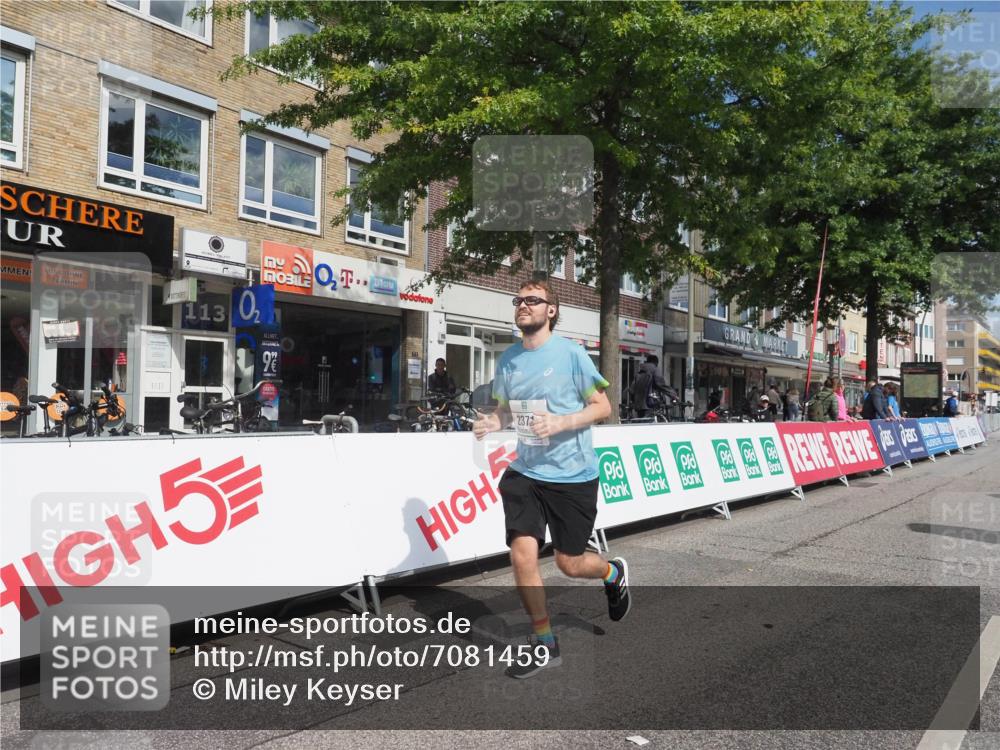 15.09.2024 - PSD Bank Halbmarathon Miley Keyser http://msf.ph/oto/7081459 15.09.2024 12:57:53 Ziel 2371 meine-sportfotos.de