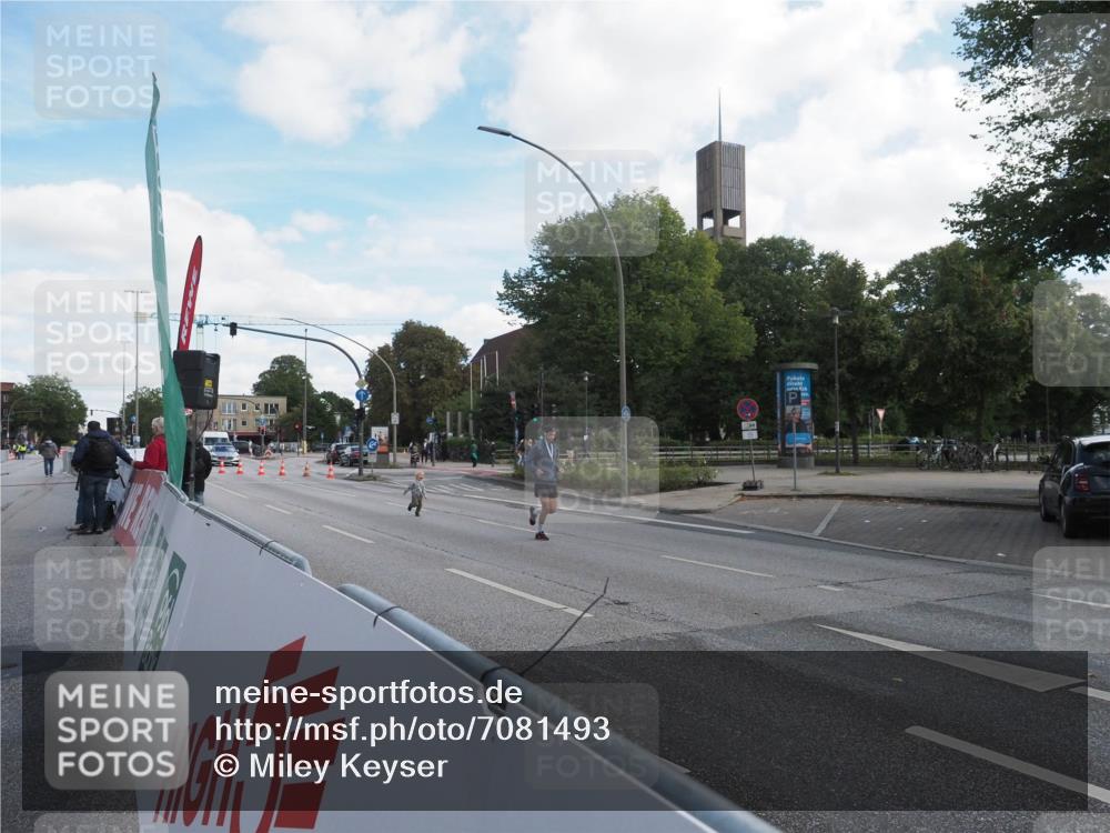 15.09.2024 - PSD Bank Halbmarathon Miley Keyser http://msf.ph/oto/7081493 15.09.2024 12:59:25 Ziel 3422 meine-sportfotos.de