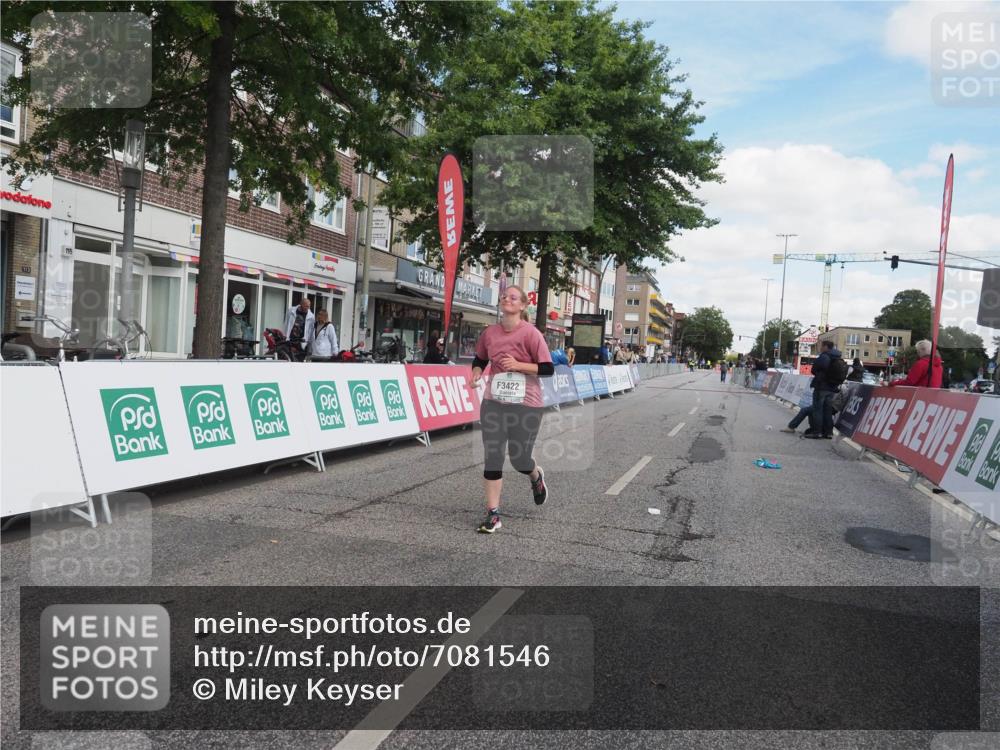 15.09.2024 - PSD Bank Halbmarathon Miley Keyser http://msf.ph/oto/7081546 15.09.2024 12:59:33 Ziel 3422 meine-sportfotos.de