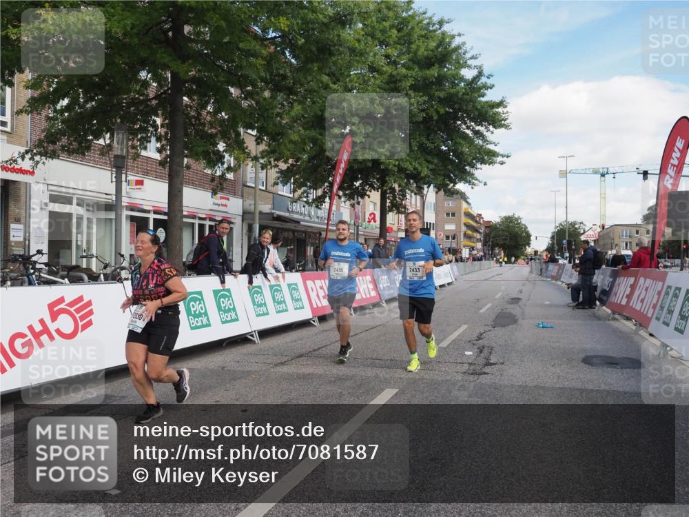 15.09.2024 - PSD Bank Halbmarathon Miley Keyser http://msf.ph/oto/7081587 15.09.2024 13:00:22 Ziel 2433, 2435, 2830 meine-sportfotos.de