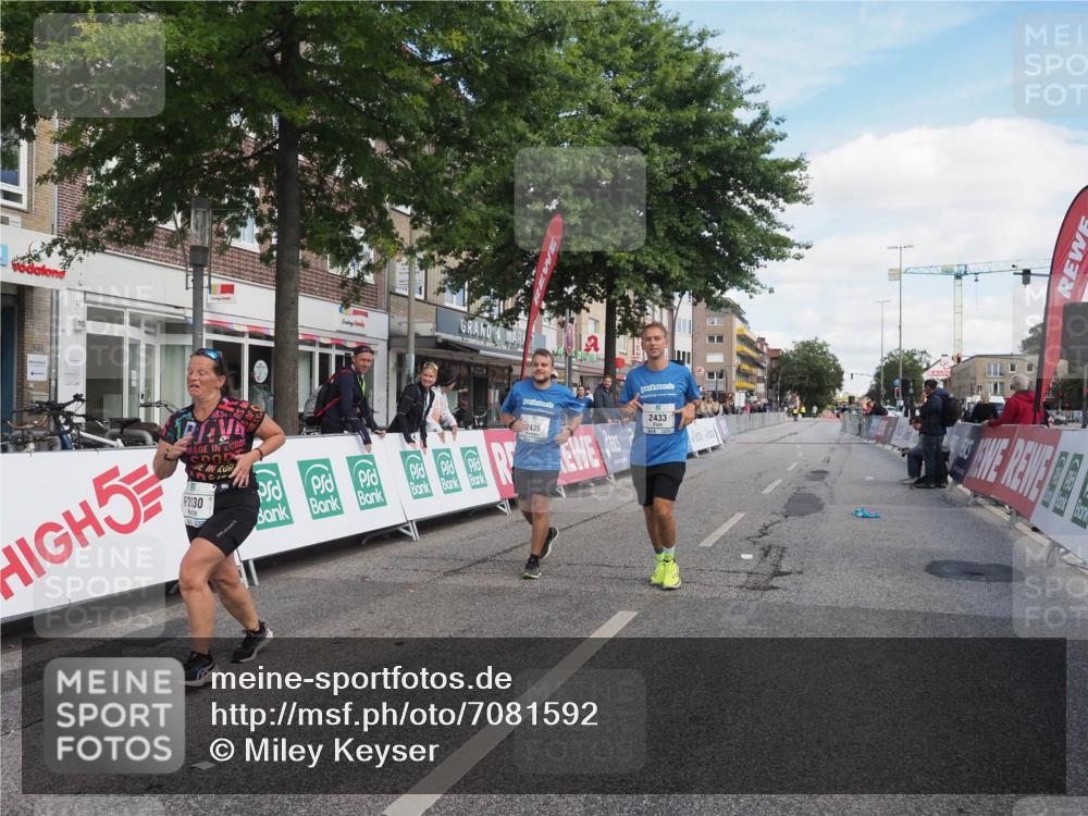 15.09.2024 - PSD Bank Halbmarathon Miley Keyser http://msf.ph/oto/7081592 15.09.2024 13:00:22 Ziel 2433, 2435, 2830 meine-sportfotos.de