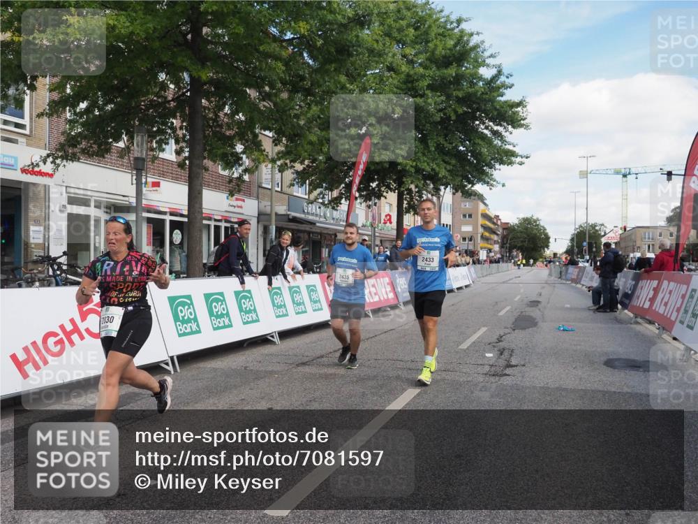 15.09.2024 - PSD Bank Halbmarathon Miley Keyser http://msf.ph/oto/7081597 15.09.2024 13:00:22 Ziel 2433, 2435, 2830 meine-sportfotos.de