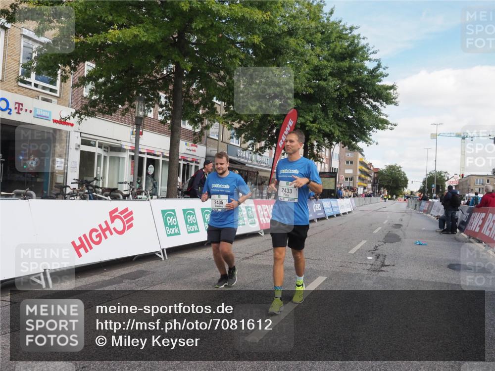 15.09.2024 - PSD Bank Halbmarathon Miley Keyser http://msf.ph/oto/7081612 15.09.2024 13:00:24 Ziel 2433, 2435, 2830 meine-sportfotos.de
