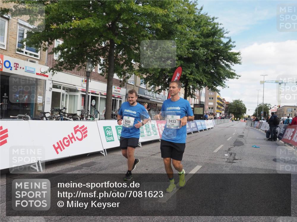 15.09.2024 - PSD Bank Halbmarathon Miley Keyser http://msf.ph/oto/7081623 15.09.2024 13:00:24 Ziel 2433, 2435, 2830 meine-sportfotos.de