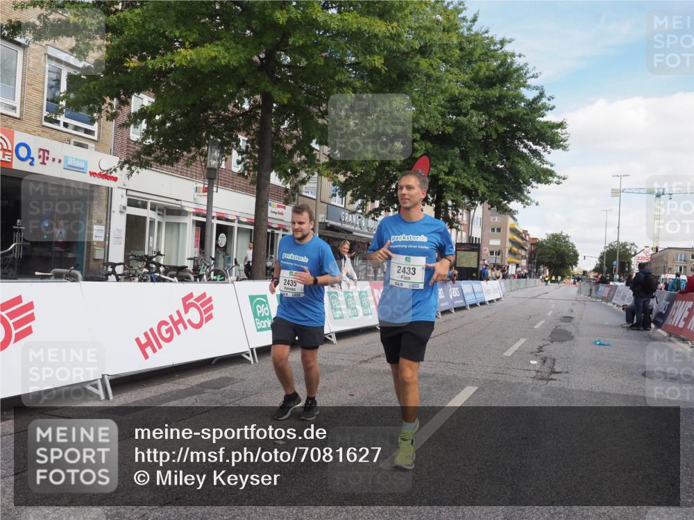 15.09.2024 - PSD Bank Halbmarathon Miley Keyser http://msf.ph/oto/7081627 15.09.2024 13:00:24 Ziel 2433, 2435, 2830 meine-sportfotos.de